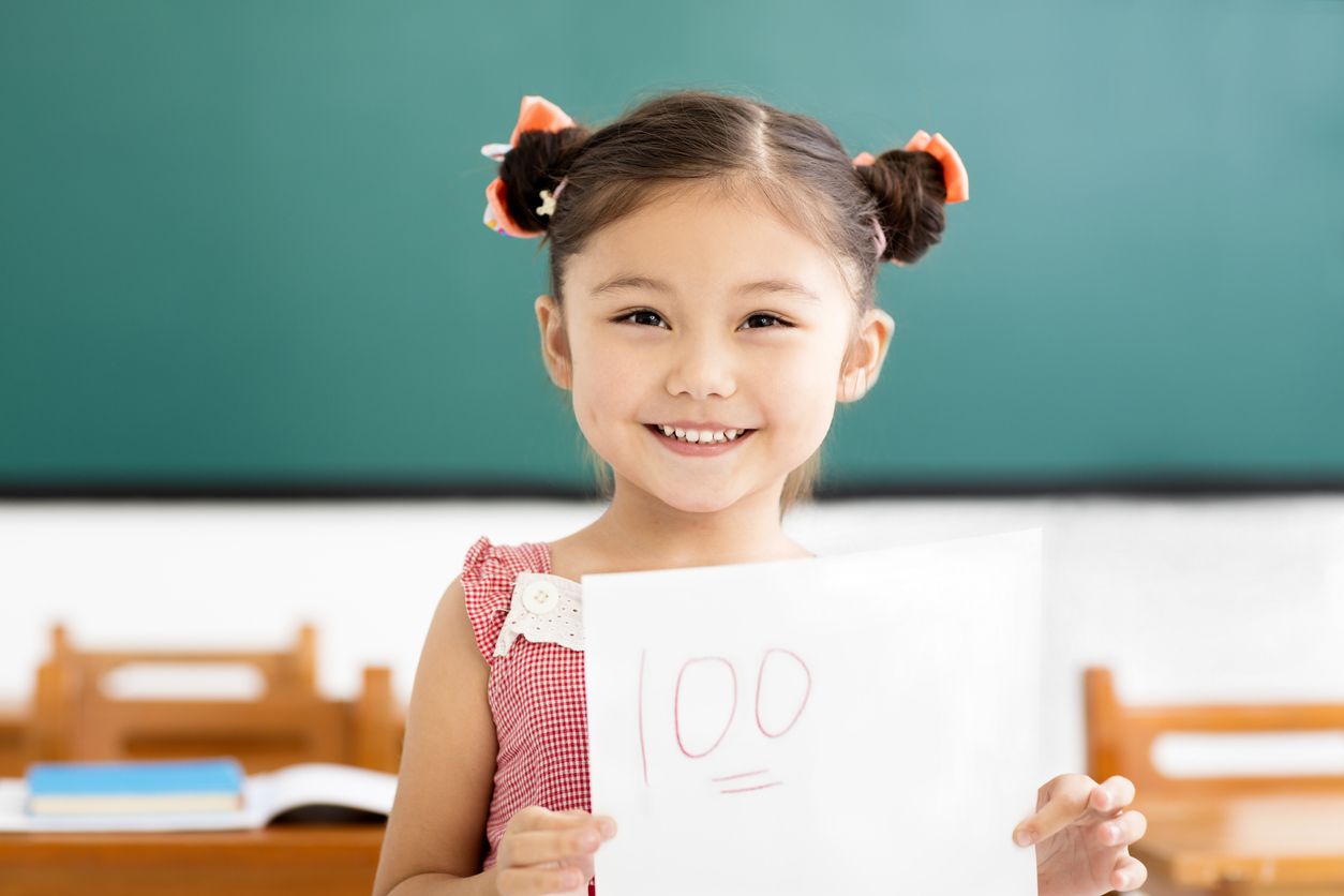 Mendidik anak agar berprestasi menjadi salah satu aspek yang perlu orang tua perhatikan dalam rangka persiapan sekolah tatap muka.