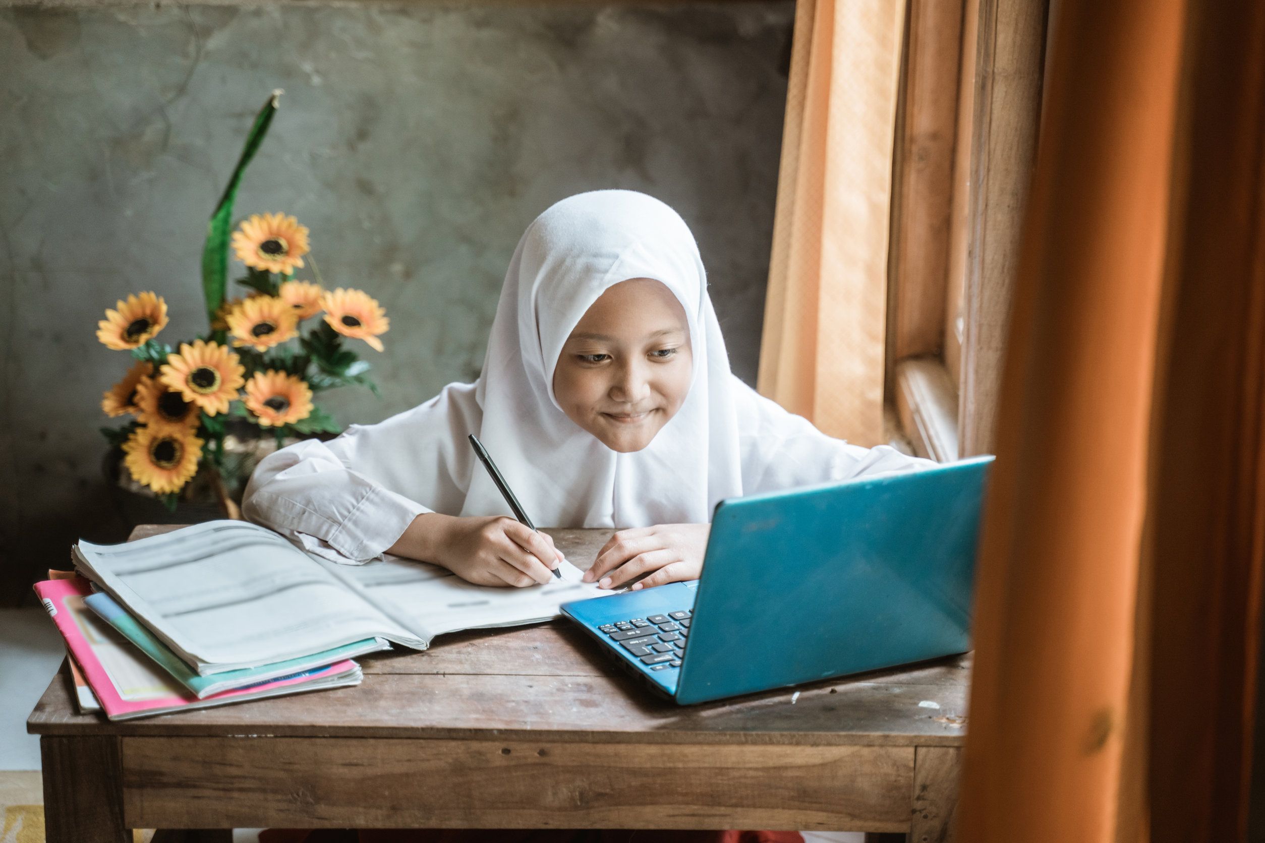 Apresiasi kinerja para karyawan, Allianz Indonesia sediakan beasiswa lewat program beasiswa kepada anak-anak karyawan.