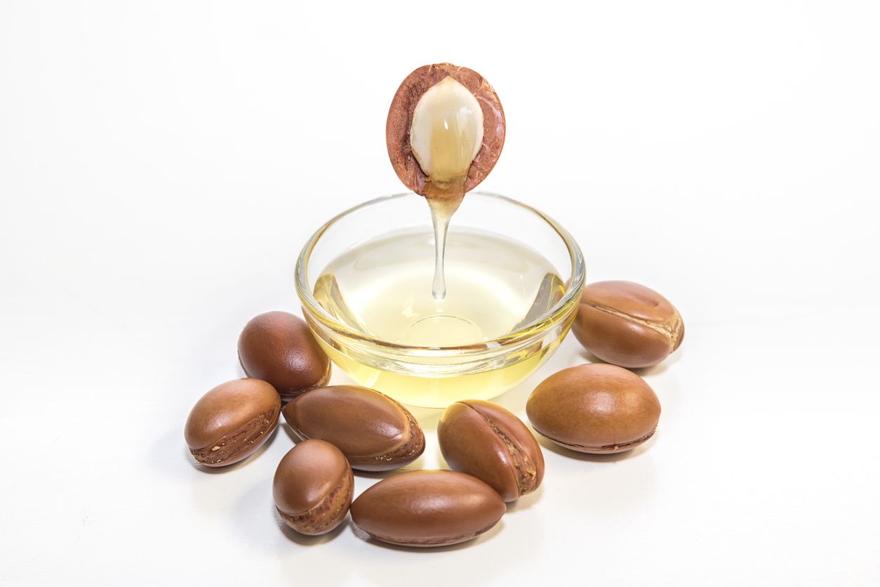Argan oil dikenal memiliki banyak manfaat untuk kecantikan. Yuk, simak 5 rekomendasi perawatan kecantikan dengan kandungan argan oil.