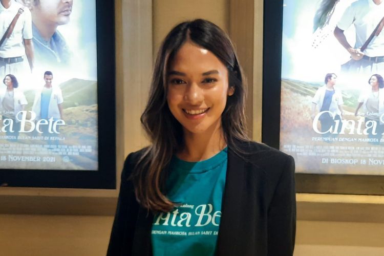 Aktris Hana Malasan menceritakan pengalamannya saat syuting film panjang berjudul Cinta Bete. Ia menemukan banyak budaya unik selama syuting. 