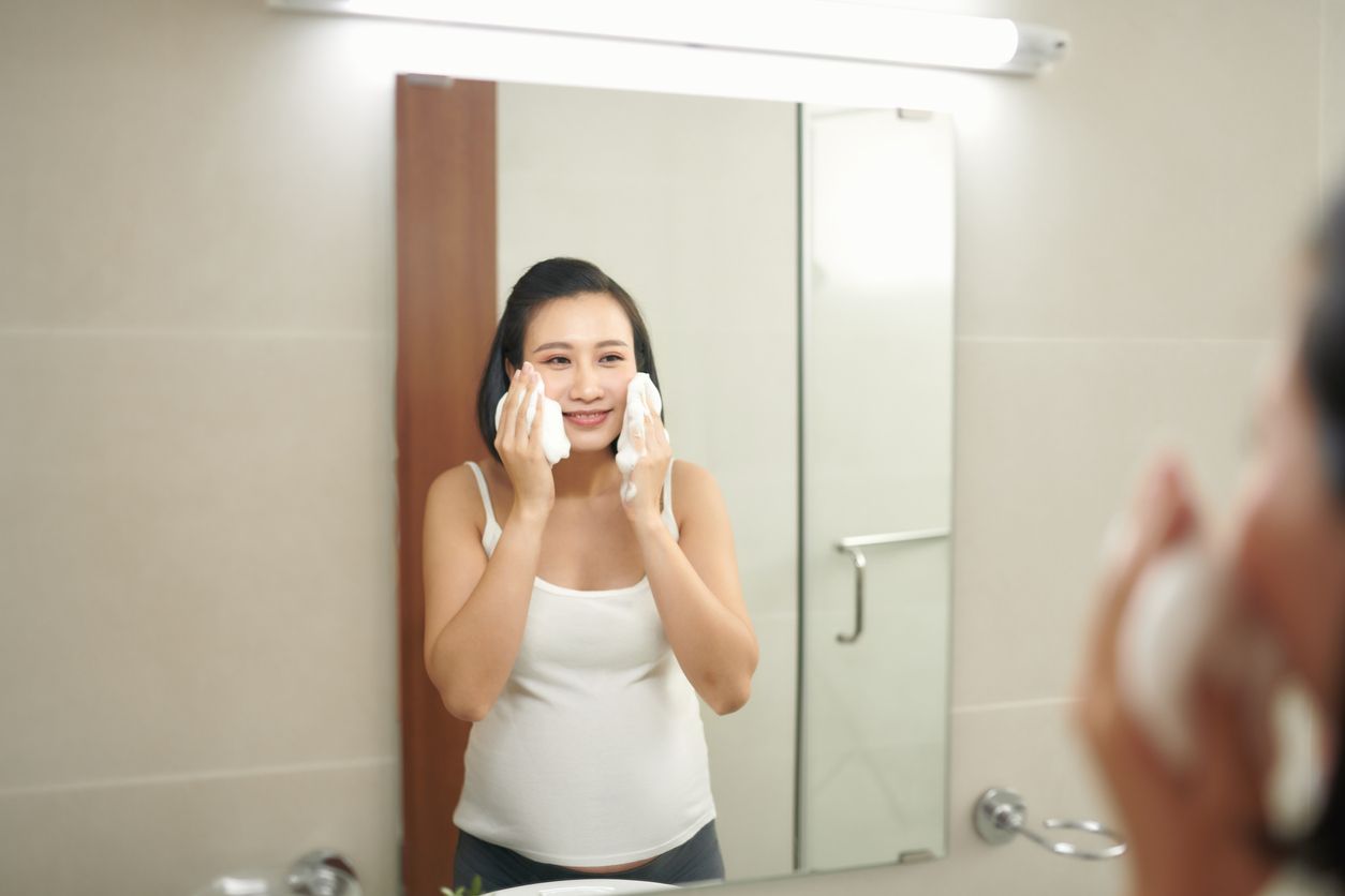 Terdapat sejumlah produk skincare viral di TikTok diformulasikan untuk mengatasi masalah kulit pada ibu hamil dan menyusui. 