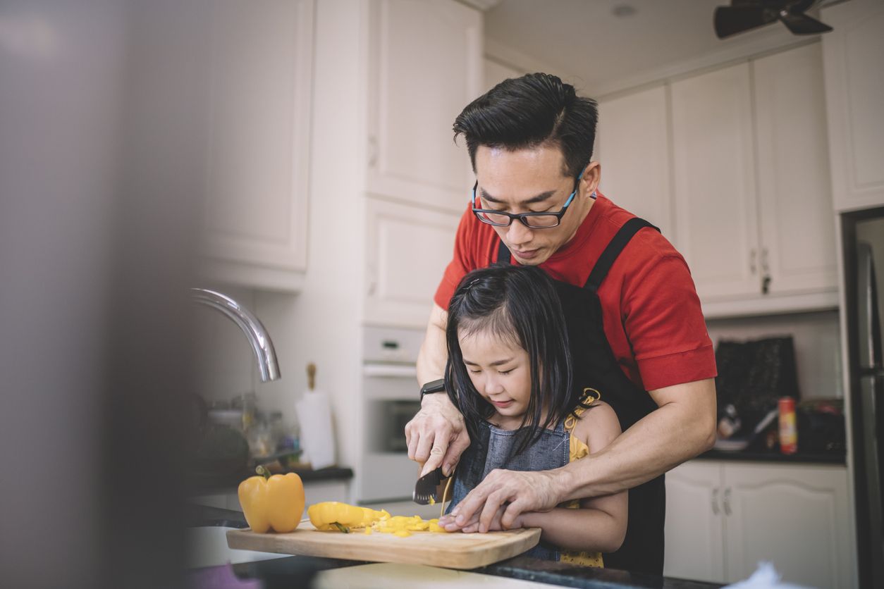 Merayakan Hari Ayah Nasional, ini dia beberapa resep sederhana dan tips memasak mudah bersama ayah tercinta.