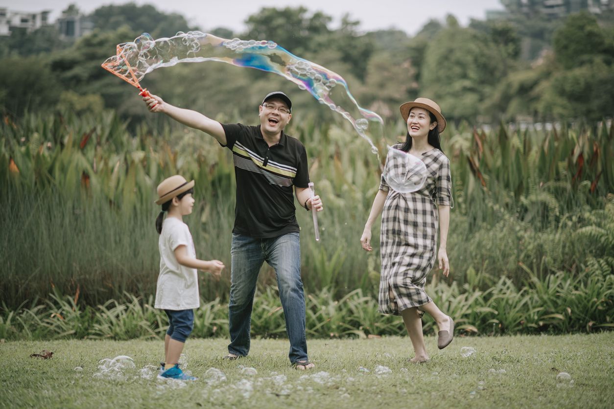 Agar si kecil lebih kreatif, orang tua juga harus kreatif dalam memberikan kegiatan yang merangsang otak mereka. Simak ide kegiatannya!