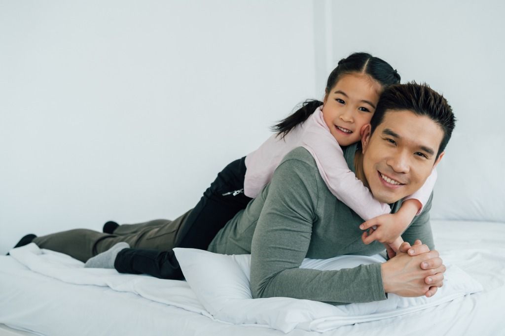 Tak disangka-sangka ternyata merayakan  Hari Ayah Nasional itu memiliki manfaat baik bagi ayah. Berikut ini penjelasan psikolog