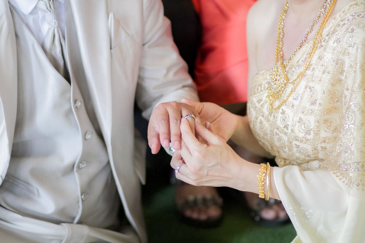Sebelum perempuan menikah, terdapat beberapa hal yang perlu diperhatikan dalam membuat kesepakatan dalam perjanjian pra nikah. 