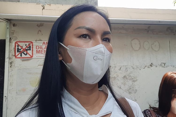 Kejadian kurang baik baru saja dialami Kalina Ocktaranny. Dirinya baru saja mengalami kecelakaan mobil