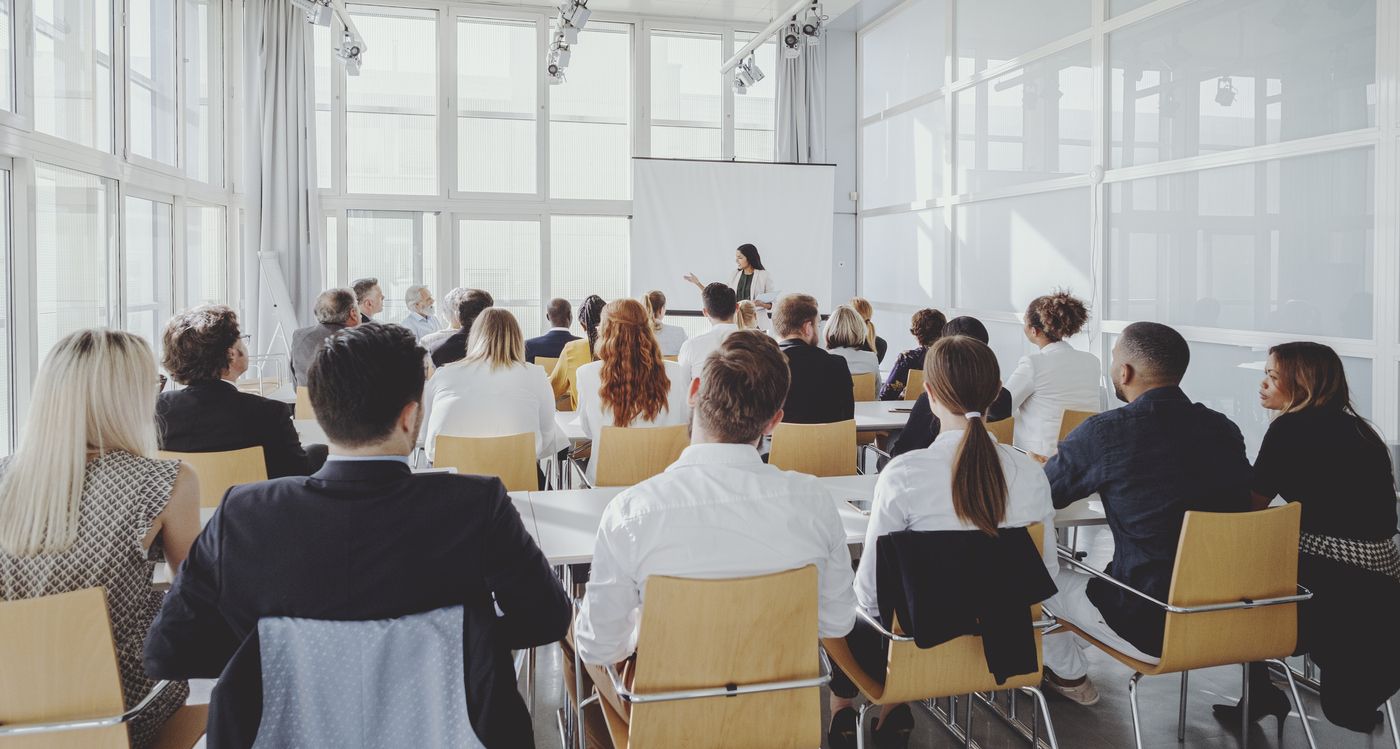 Focus Group Discussion atau FGD dalam proses melamar kerja biasa dilakukan beberapa perusahaan besar. Bagaimana tips sukses FGD?