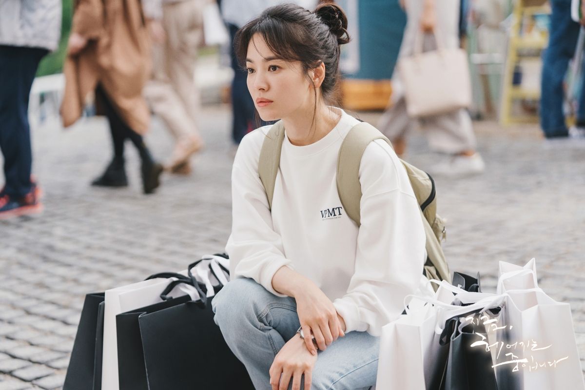 Song Hye Kyo tampil modis dan memukau di serial Now We Are Breaking Up. Seperti apa detail penampilannya?