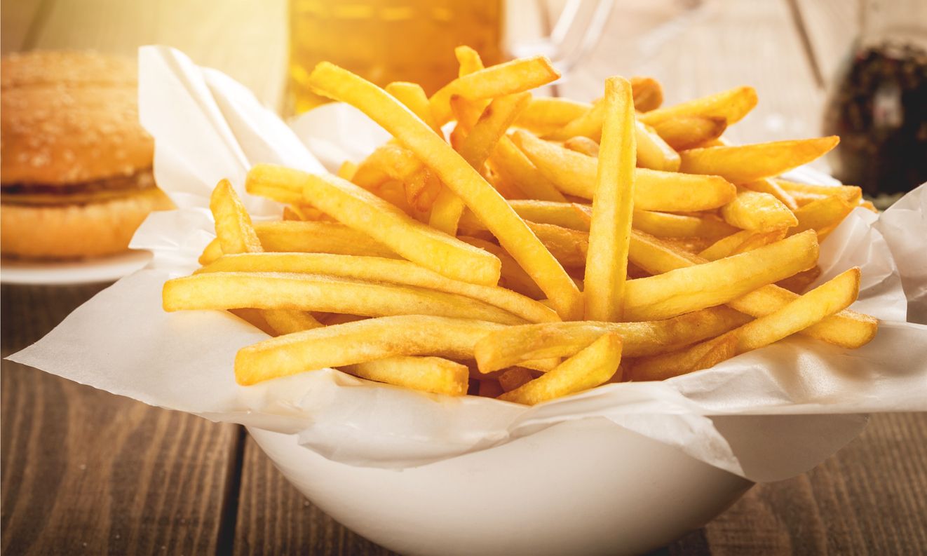 Kentang goreng cocok untuk dijadikan camilan ditemani saus dan mayones. Simak, inilah tips memasak mudah kentang goreng yang gurih dan renyah.