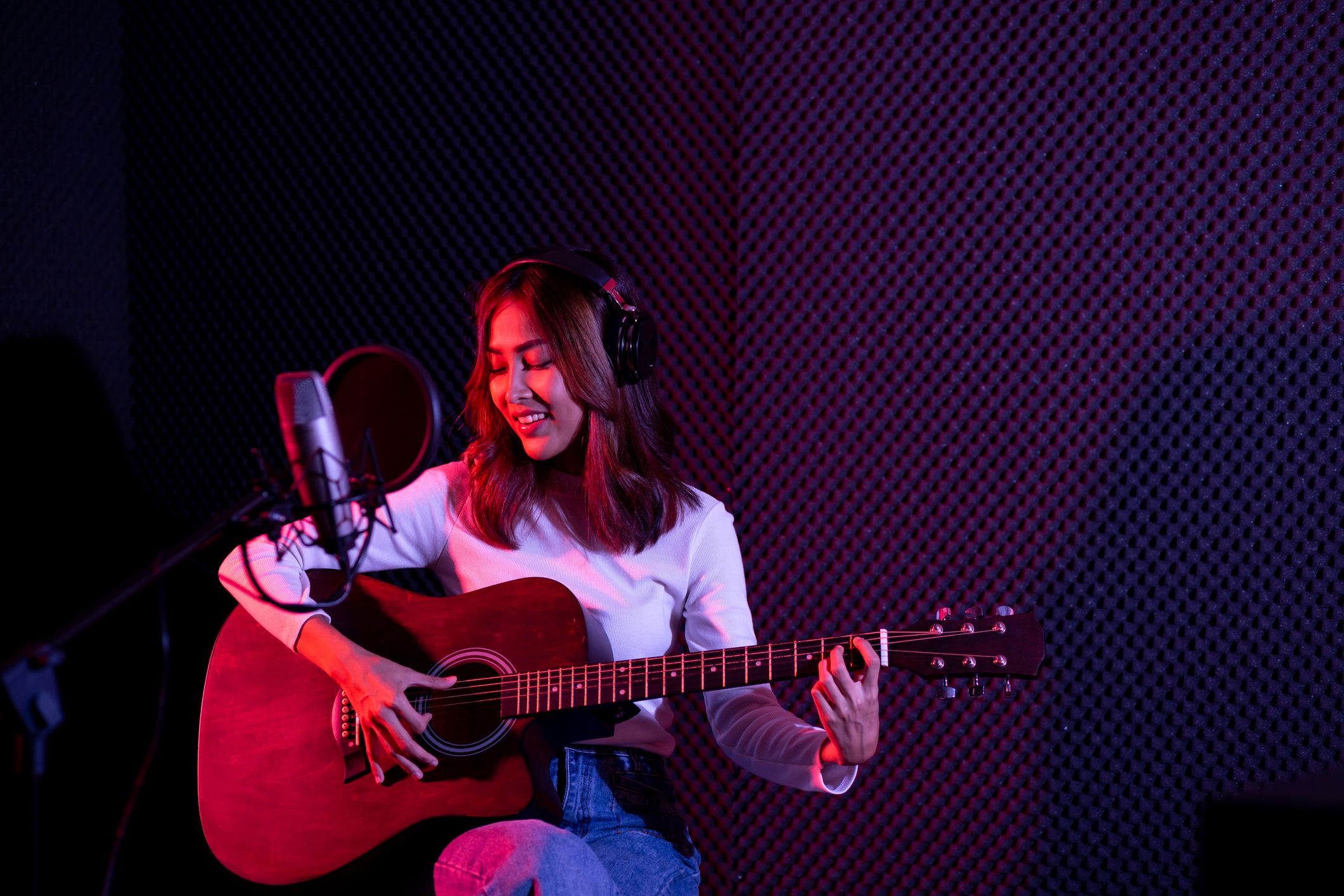 Ingin meniti karier di industri musik sebagai seorang musisi? Ketahui dulu beberapa hal ini agar tidak dirugikan.