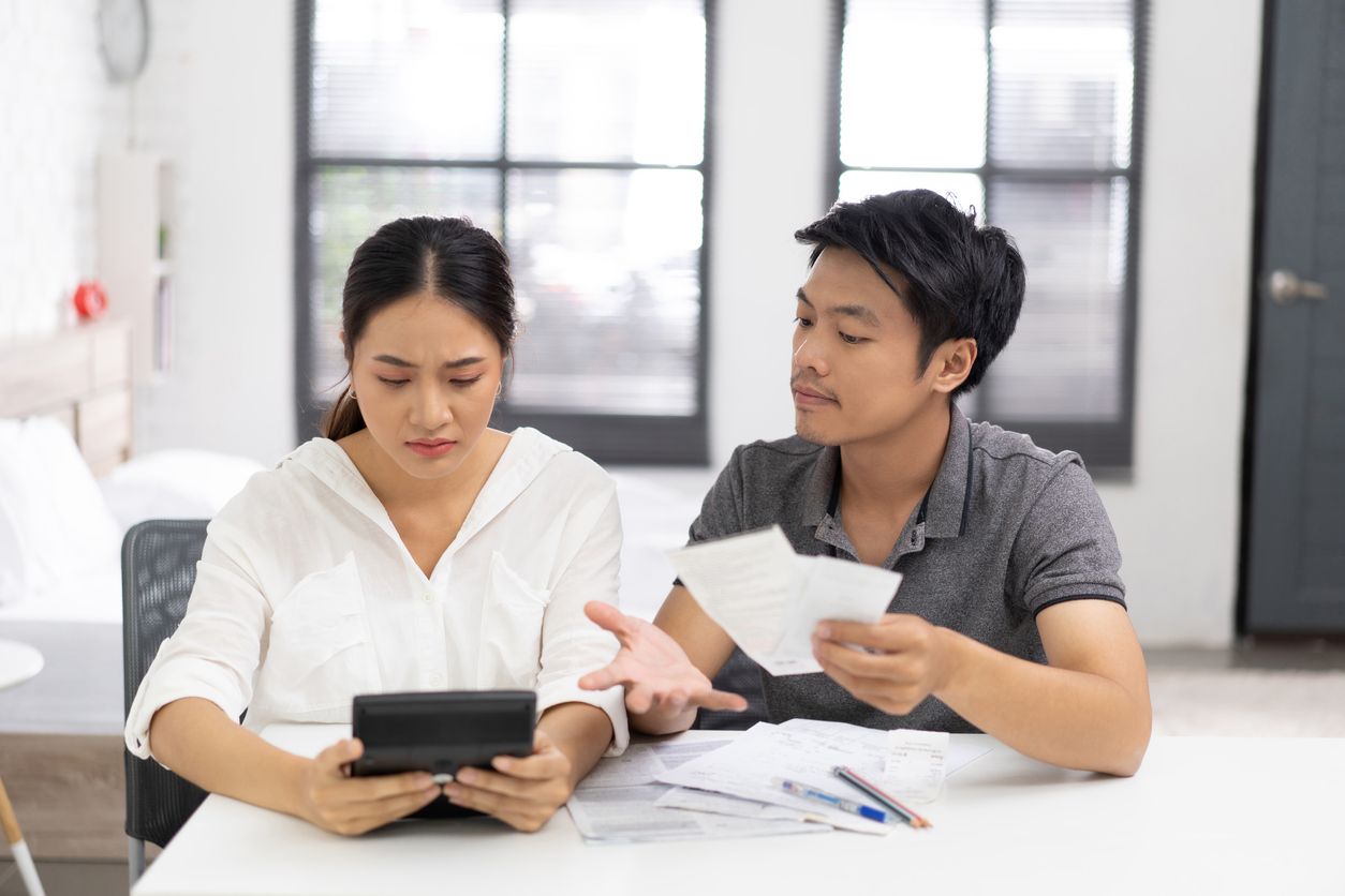 Setelah perempuan menikah, penting untuk mengelola keuangan sebaik mungkin guna mencegah adanya cekcok. Simak tipsnya!