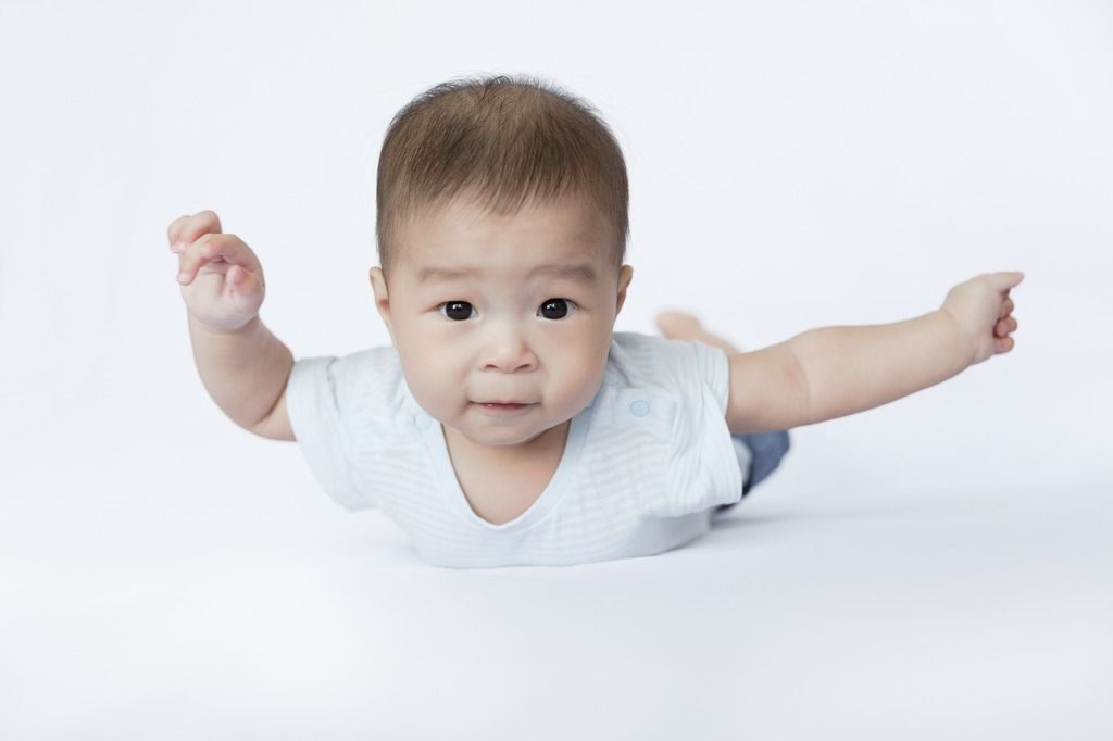 Orang tua wajib tahu berikut ini panduan aktivitas fisik untuk anak di bawah lima tahun, yuk simak penjelasannya.