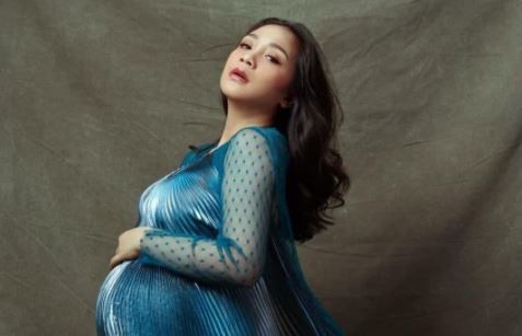 Nagita Slavina ungkap alasan pilih proses caesar untuk persalinan anak kedua yang sukses dijalani pada hari Jumat (26/11/2021).