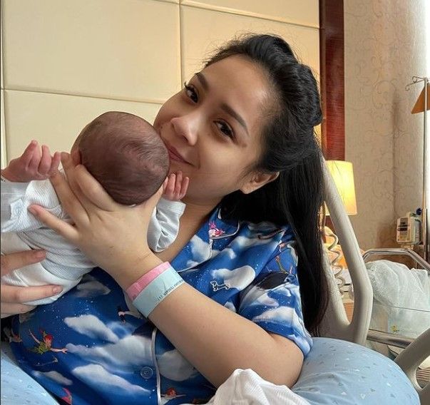 Artis Nagita Slavina telah melahirkan anak keduanya pada Jumat (27/11/2021) dengan metode ERACS. Berapa biayanya?