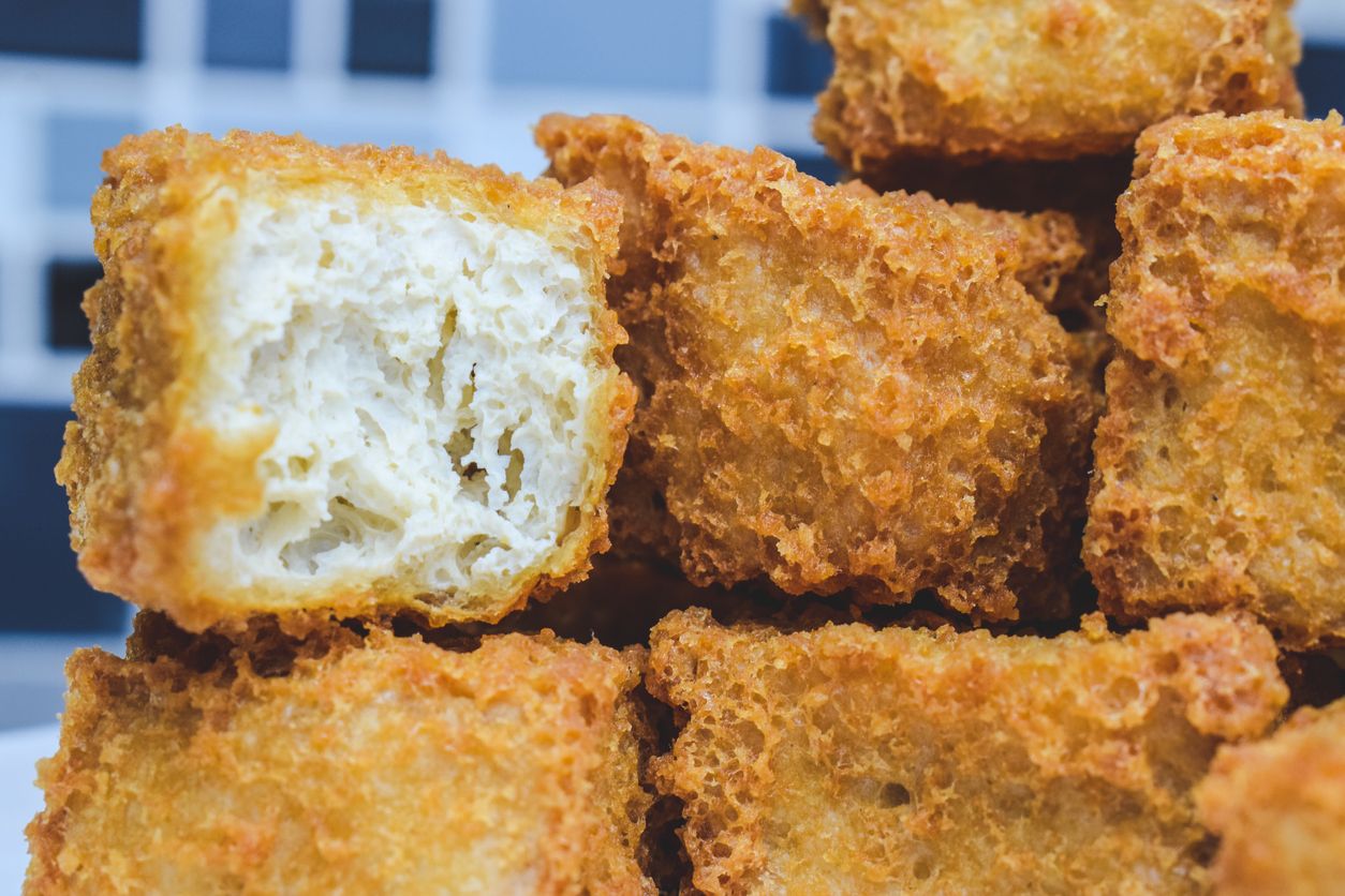 Kawan Puan ingin membuat camilan dari tahu? Yuk, praktikkan tips memasak mudah tahu crispy renyah, cocok untuk pemula, nih.