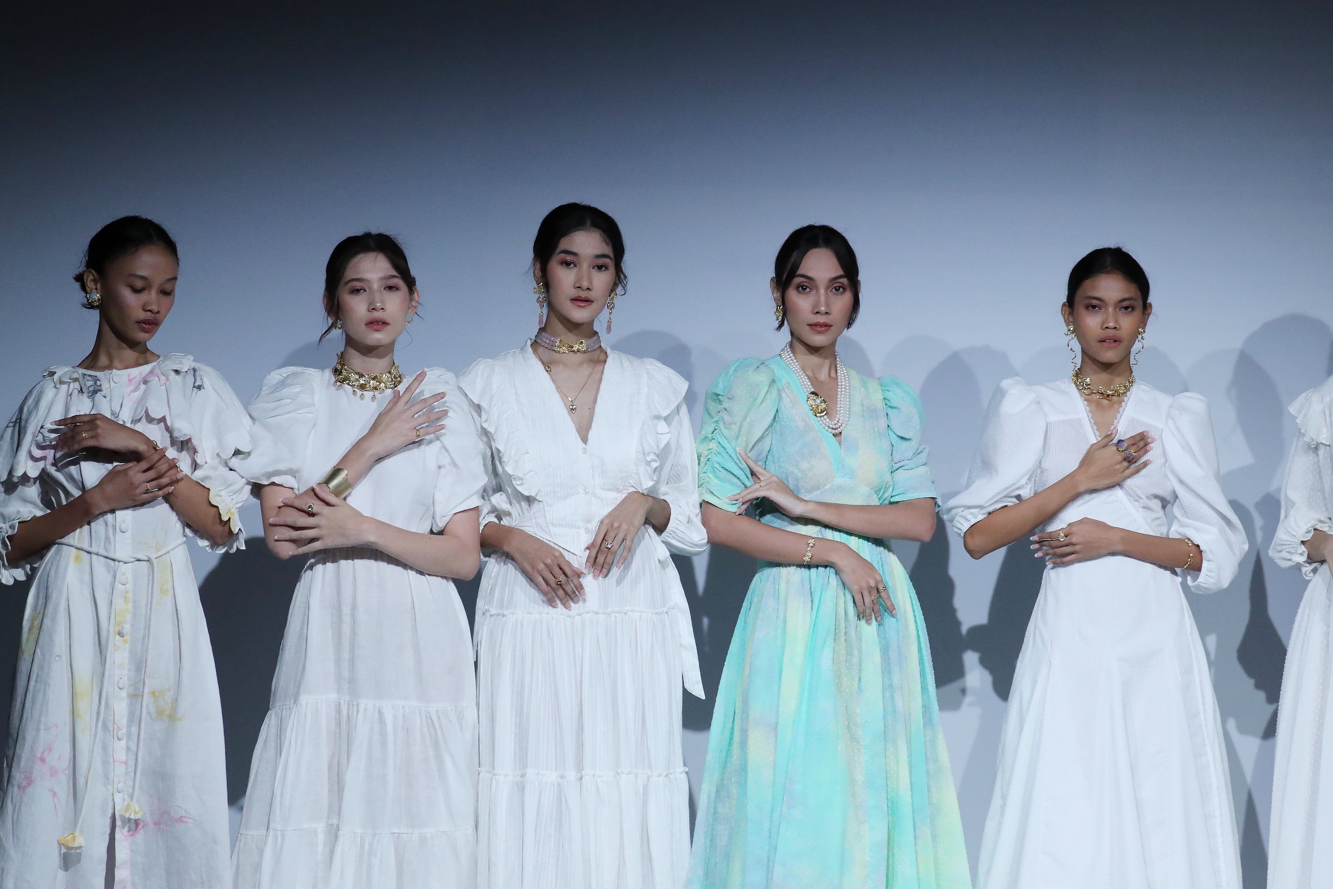 Jakarta Fashion Week 2022 resmi berakhir. Berikut ini deretan brand lokal yang tampilkan koleksi aksesori di gelaran fashion Tanah Air itu.