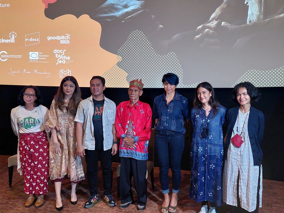 Film dokumenter Bara (The Flame) menceritakan tentang Iber, warga desa Kalimantan yang memperjuangkan hutan adat setempat.