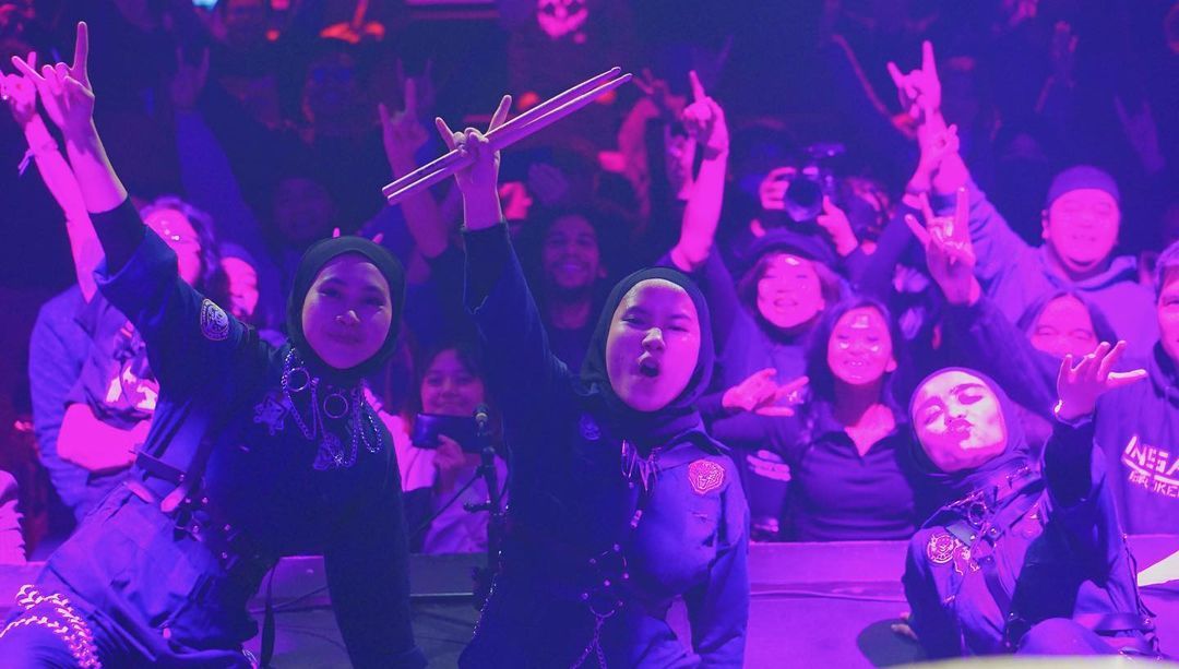Grup band metal asal Indonesia, Voice of Baceprot, terpaksa membatalkan dua konsernya di Belanda sehubungan dengan pembatasan Covid-19.