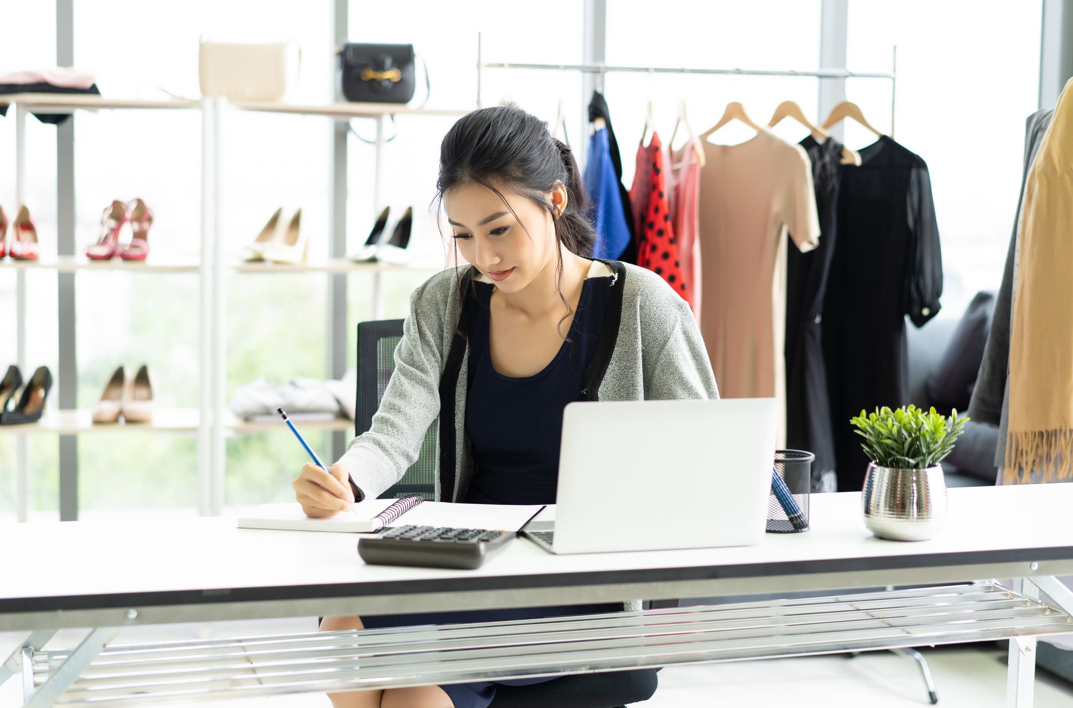 Kawan Puan merupakan pemilik brand fashion lokal? Catat tips bersaing dari industri fashion lokal dari pemilik 3MONGKIS ini.
