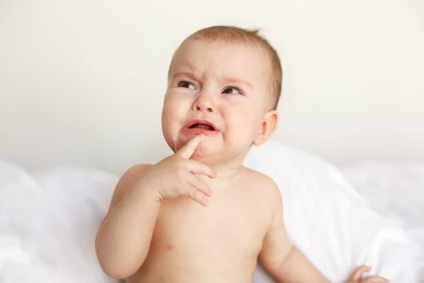 Viral di TikTok video mulut bayi penuh bercak putih. Kenali apa itu kandidiasis oral dan seperti apa gejalanya,