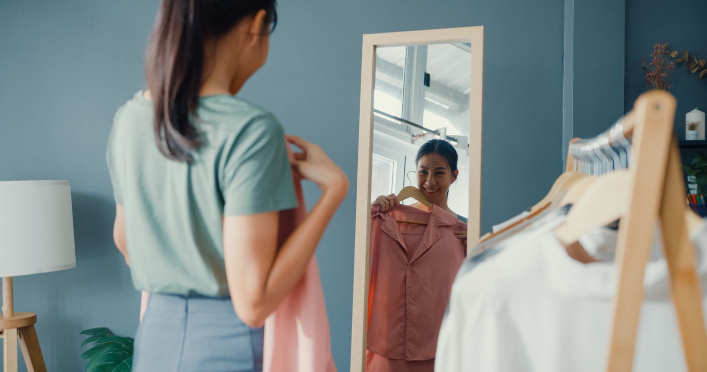 Kawan Puan ingin memulai minimalist fashion? Berikut beberapa cara menerapkan tren fashion satu ini yang bisa kamu coba!