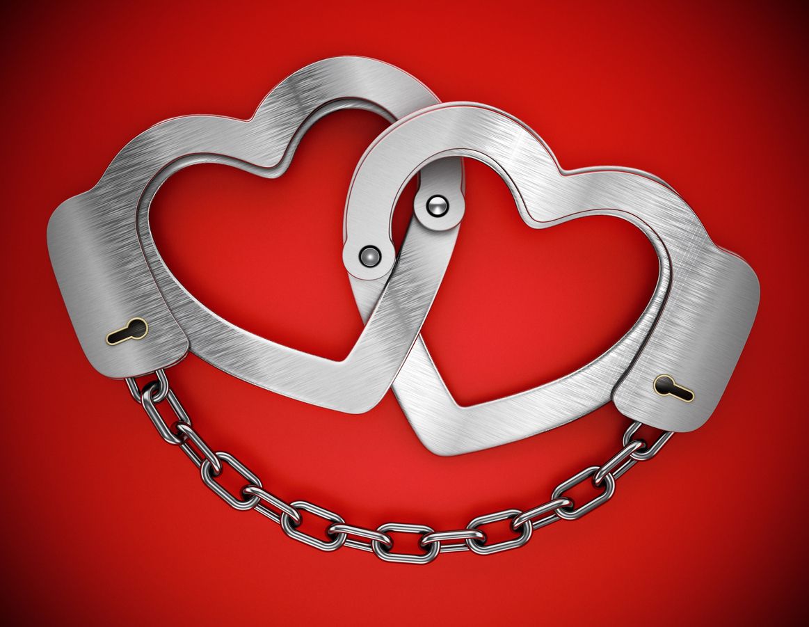 Fetish atau fantasi seksual yang konsisten dan intens akan berpengaruh pada hubungan bersama pasangan. Kenali penyebab, gejala, dampaknya.