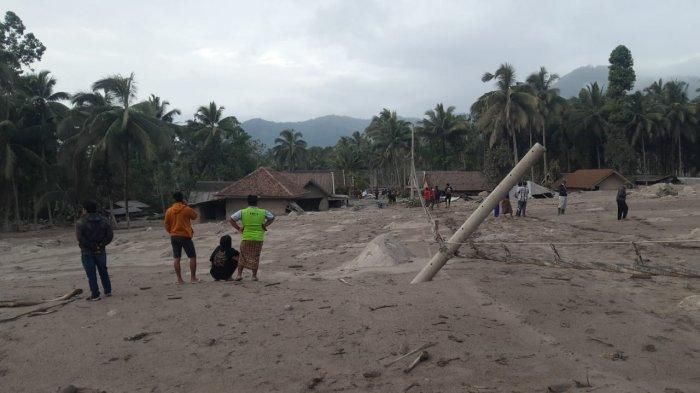 Berikut PARAPUAN sajikan berita terpopuler Trending Topic untuk hari Senin, (6/12/2021). Ada kabar dari erupsi Gunung Semeru hingga artis galang dana.