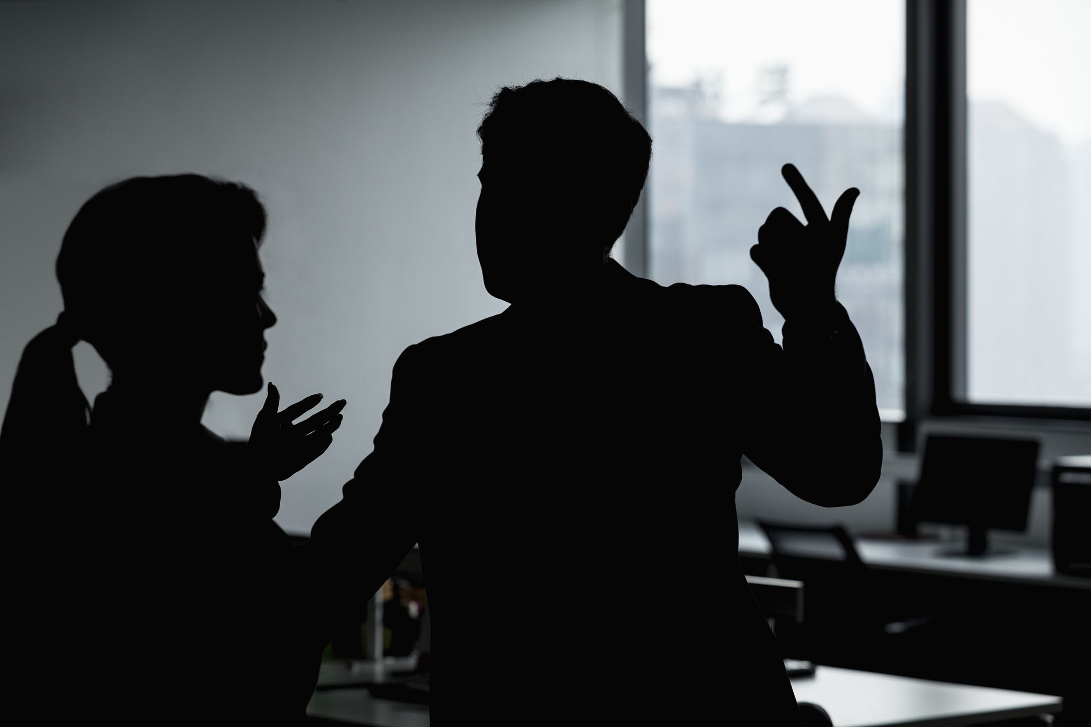 Politik kantor merupakan hal yang kerap ditemui di lingkungan kerja. Apa yang menyebabkan terjadinya politik kantor?