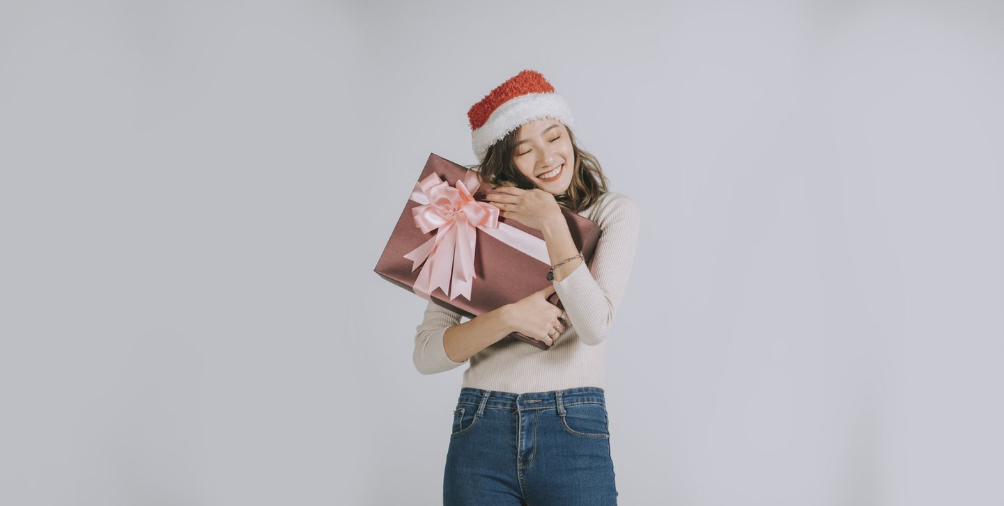 Tak hanya outfit, momen perayaan Natal pun harus dilengkapi aksesori agar penampilanmu makin kece. Berikut lima rekomendasinya.