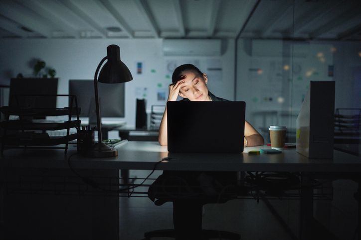 Saat mengalami job insecurity, lakukan lima hal ini untuk menghadapi dan mengatasi stres yang bisa memengaruhi produktivitas.
