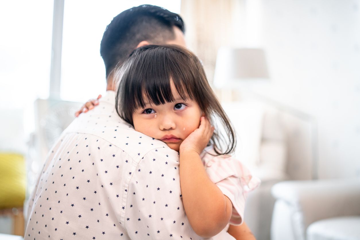 Mengelola emosi anak penting dilakukan orang tua demi tumbuh kembang si kecil. Berikut cara mengelola emosi pada anak yang bisa orang tua coba!
