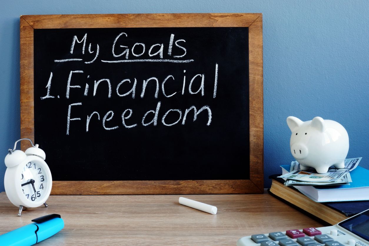 Mengenal mindset FIRE (Financial Independence, Retire Early), yang banyak dijadikan acuan melangkah untuk meraih kebebasan finansial.