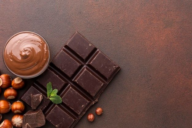 Chocolat deLuxe, menggabungkan cokelat Belgia berkualitas tinggi, tekstur yang menyenangkan, dan lapisan krim lembut.