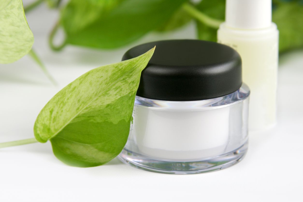 Beragam produk pembersih wajah menjadi skincare viral di TikTok, termasuk cleansing balm, Simak rekomendasi cleansing balm!