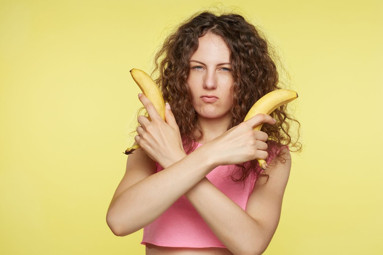 Masalah rambut keriting bisa diatasi dengan masker pisang. Berikut DIY masker pisang yang bisa kamu buat di rumah!