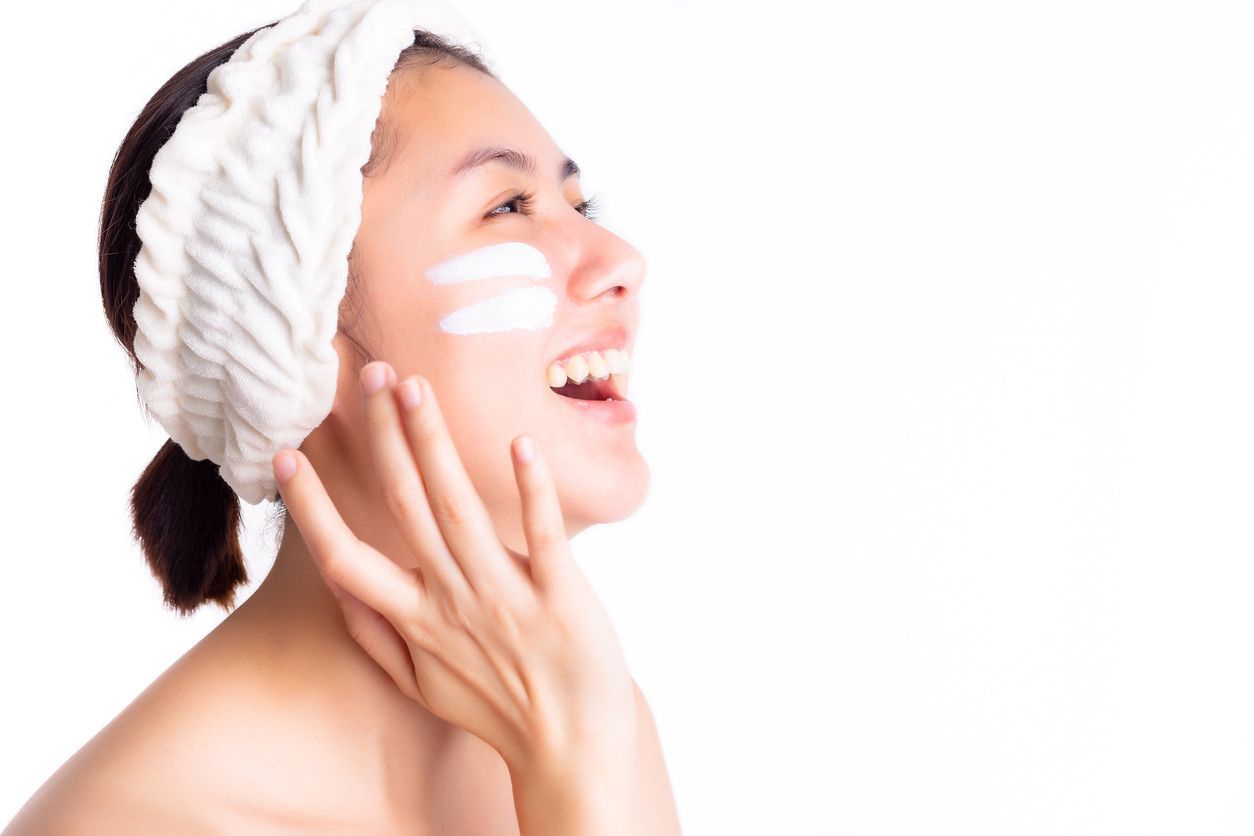 Cleansing balm atau melting cleanser kini menjadi tren baru dalam dunia kecantikan, khususnya skincare. Yuk, dimsk rekomendasinya.