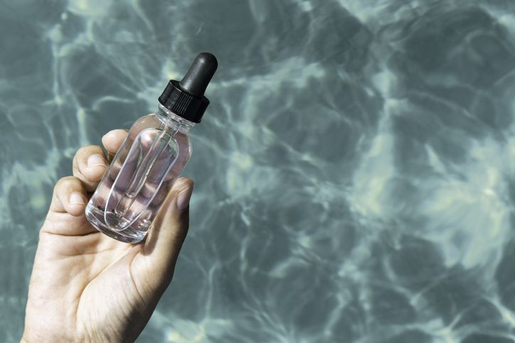 Mengenal salah satu skincare viral di TikTok yakni  ampoule beserta manfaat dan cara memakainya. Berikut informasi selengkapnya mengenai ampoule!