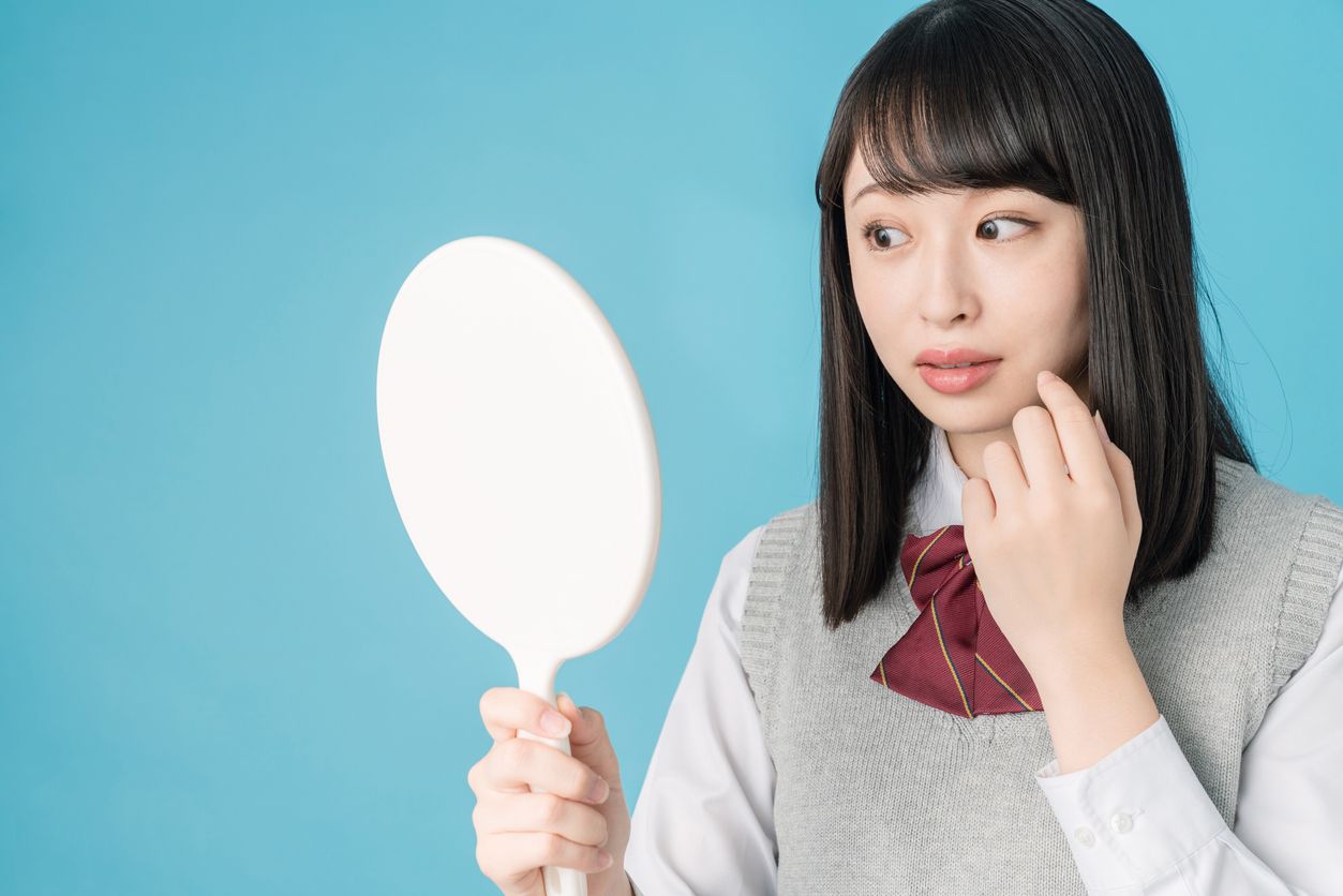 Di antara banyaknya sunscreen yang jadi skincare viral di TikTok, terdapat produk yang cocok untuk remaja. Simak rekomendasi sunscreen untuk remaja.