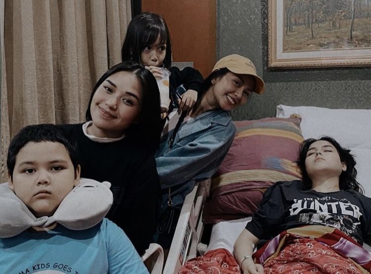 Sebelum meninggal dunia, Laura Anna mendapatkan banyak dukungan dari para sahabatnya agar bisa sembuh.