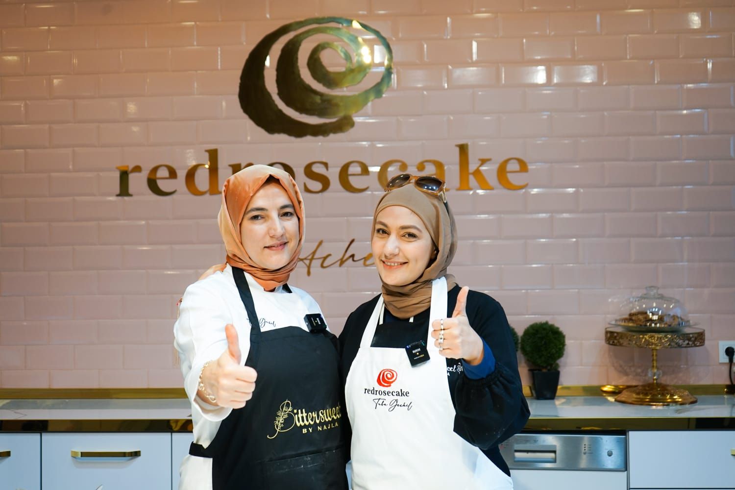 Lebarkan sayapnya, dessert box Indonesia ini mendunia dengan menggandeng dua chef asal Turki. Simak, ini kisahnya!