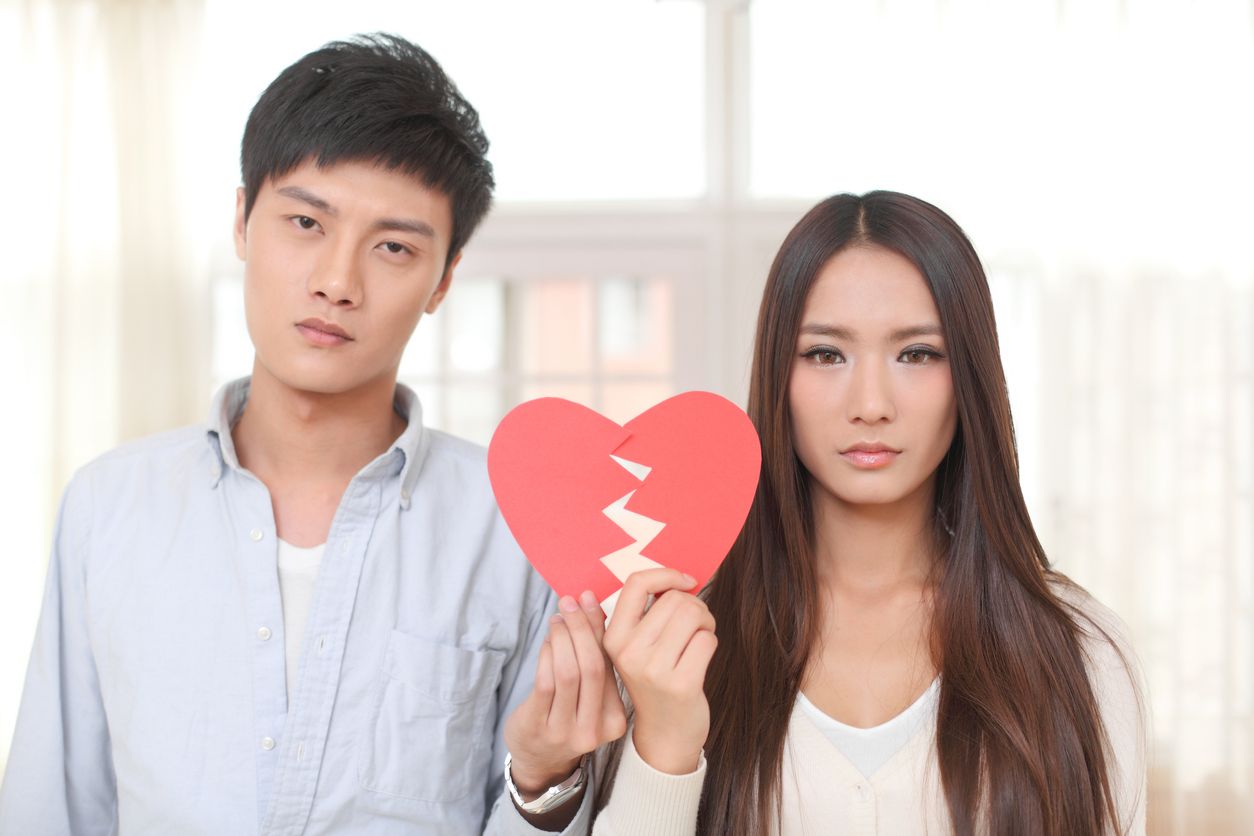 Memasuki tiga bulan setelah sama-sama berkomitmen bersama, muncul konflik yang sering kali menguji hubungan asmara itu sendiri.