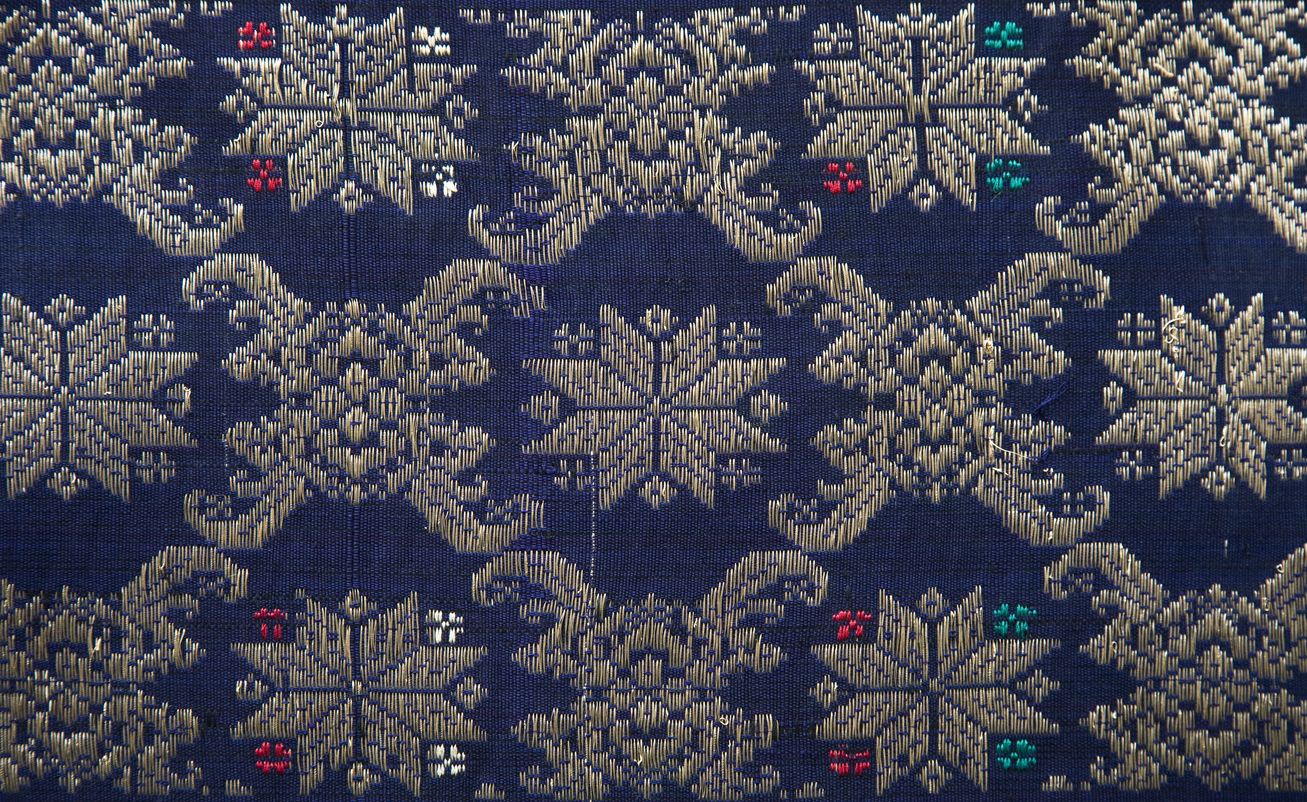 Selain Malaysia,  Indonesia juga memiliki songket, salah satunya dari Palembang, Sumatera Selatan. Yuk simak sejarah hingga motifnya.