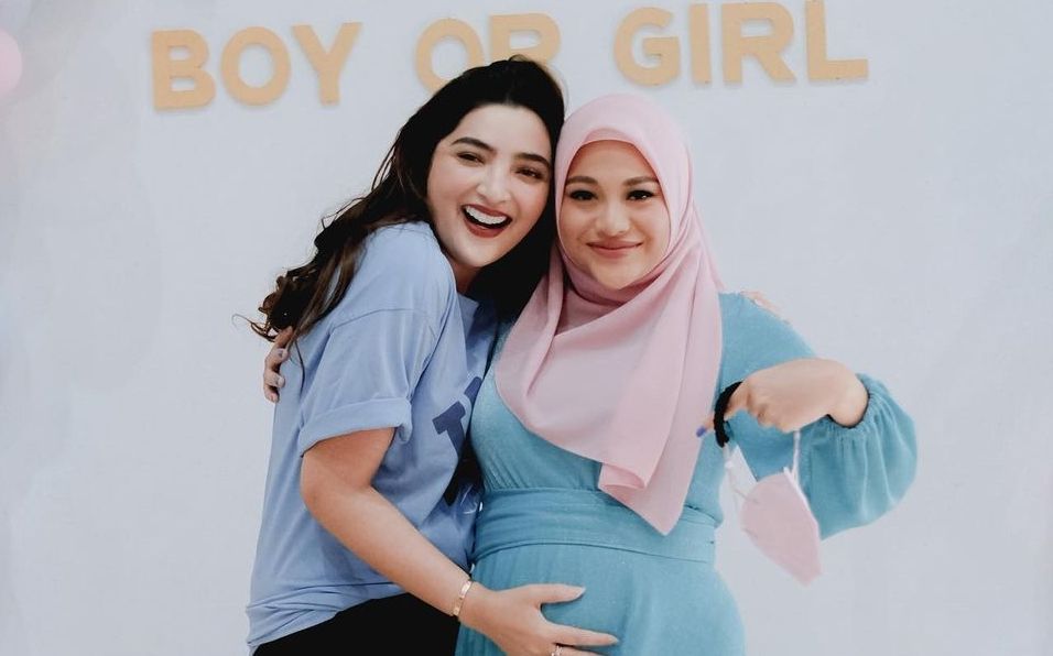 Berikut ini beberapa artis yang memiliki hubungan baik dengan anak sambungnya. Siapa saja? Yuk simak ulasannya berikut