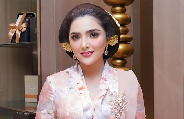 Ashanty yang dinyatakan positif Covid-19 sepulangnya dari liburan di Turki harus menjalani karantina di rumah sakit. Begini kabar terbaru Ashanty.