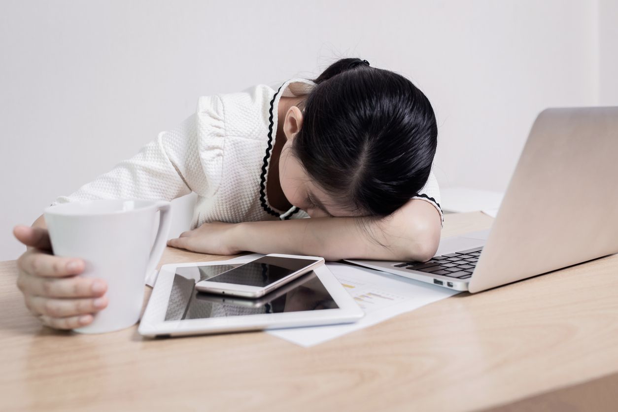 Daytime fatigue adalah dampak insomnia yang membuatmu kelelahan di siang hari dan mengganggu produktivitas. Simak, penjelasannya berikut.