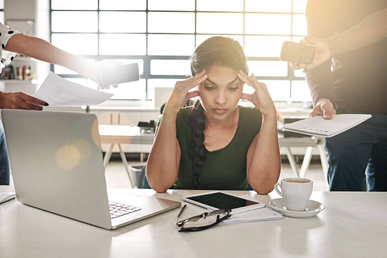 Multitasking merupakan kebiasaan buruk yang ternyata berdampak negatif terhadap kinerja karyawan. Apa saja dampaknya?