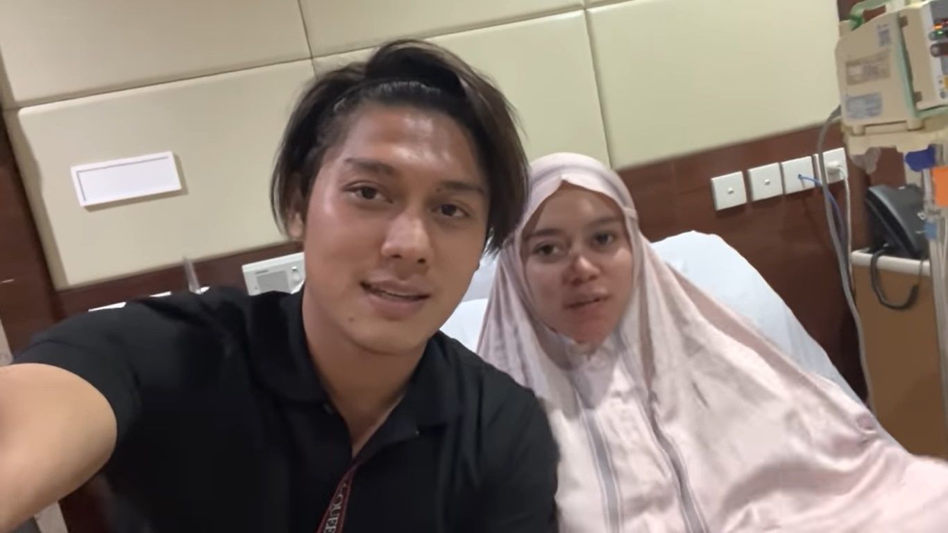 Lesti Kejora dikabarkan melahirkan secara prematur lewat operasi caesar. Rizky Billar akhirnya ungkap yang terjadi.