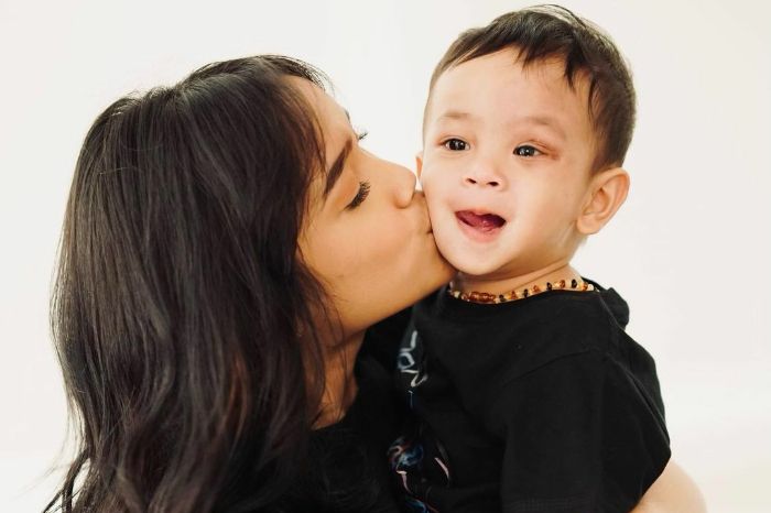 Hak asuh dan perwalian Gala Sky kini masih jadi perdebatan antara orang tua mendiang Vanessa Angel dan Bibi Andriansyah. Komnas PA beri simpulan ini.