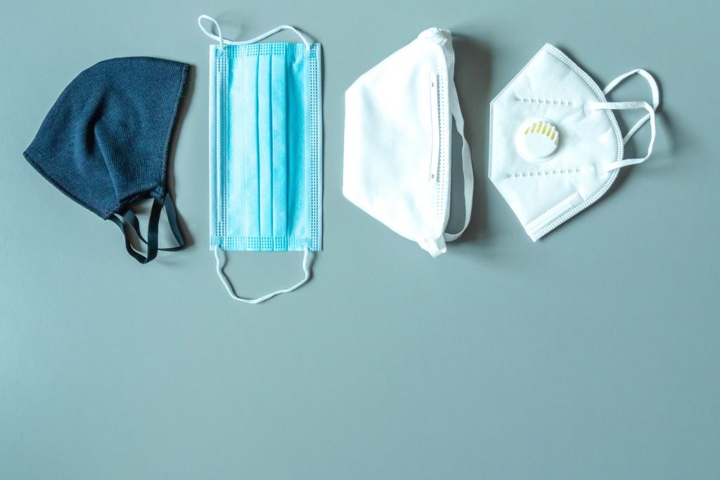 Berikut ini tiga jenis masker yang efektif cega Omicron. Dari jenis KN95 sampai N95, simak penjelasannya ya!