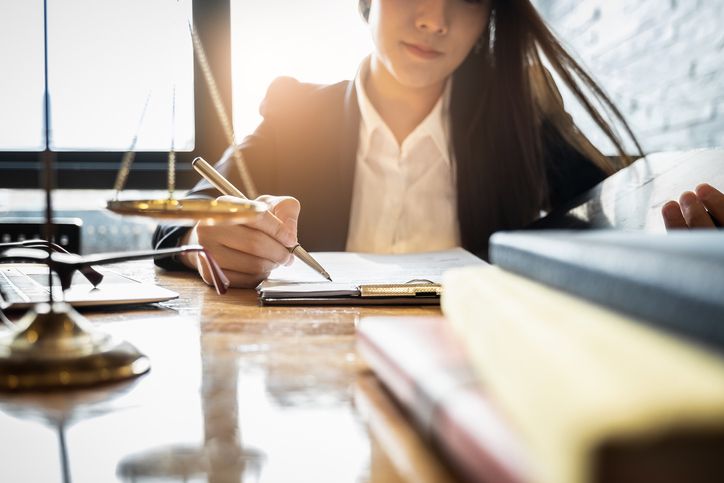 Lowongan kerja BUMN di PT PANN Pembiayaan Maritim posisi Legal Officer dan Internal Audit Officer untuk lulusan S1. Cek persyaratannya.
